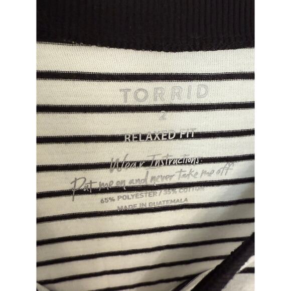 Torrid Striped Graphic Tee Sz 2X Relaxed Fit Black & White Stripes Heart Graphic - Picture 3 of 3